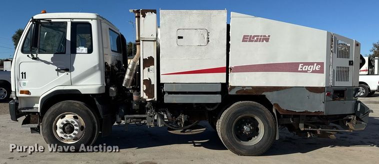 image for item DO2571 2009 Elgin Eagle street sweeper truck