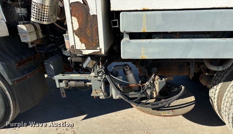 image for item DO2571 2009 Elgin Eagle street sweeper truck