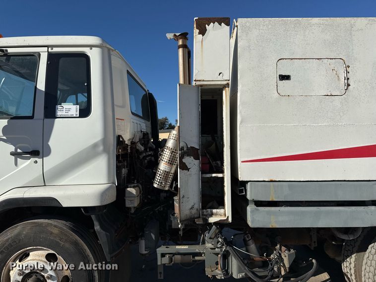 image for item DO2571 2009 Elgin Eagle street sweeper truck