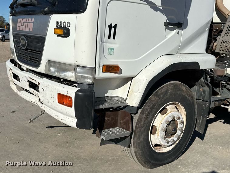 image for item DO2571 2009 Elgin Eagle street sweeper truck