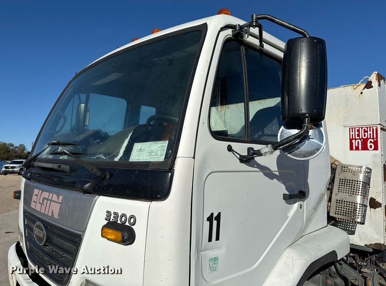 image for item DO2571 2009 Elgin Eagle street sweeper truck