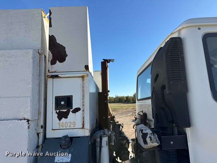 image for item DO2571 2009 Elgin Eagle street sweeper truck