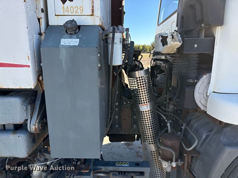 image for item DO2571 2009 Elgin Eagle street sweeper truck