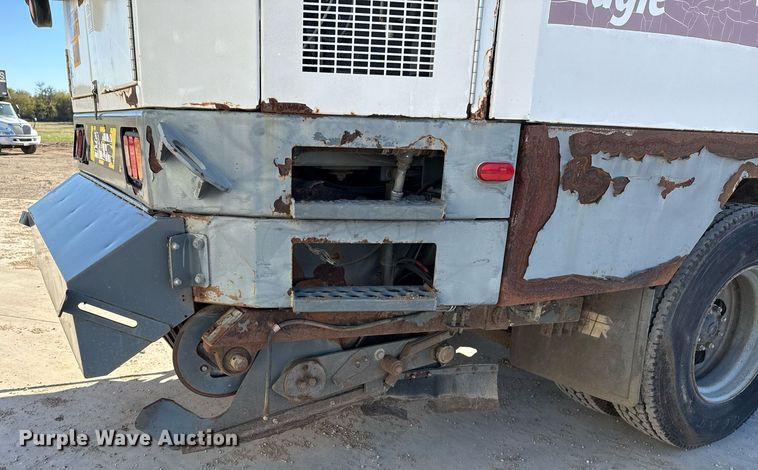 image for item DO2571 2009 Elgin Eagle street sweeper truck