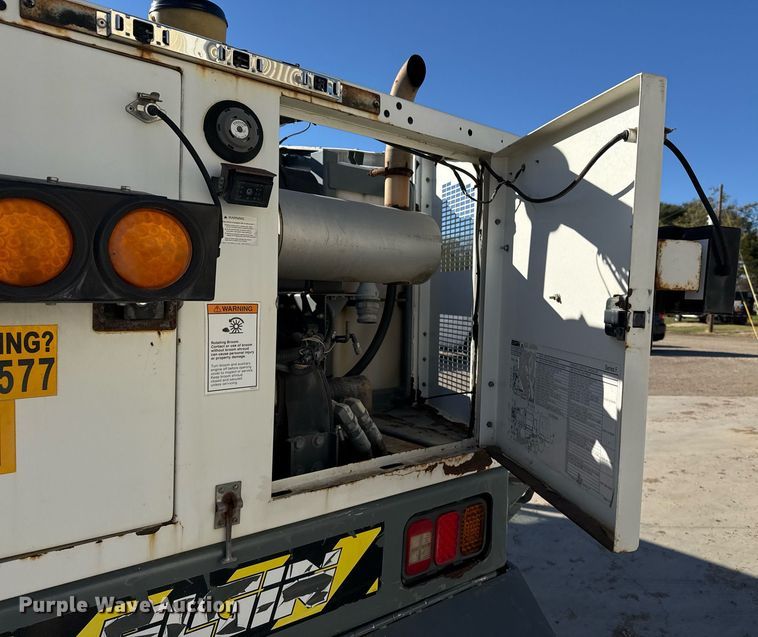 image for item DO2571 2009 Elgin Eagle street sweeper truck