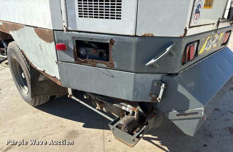 image for item DO2571 2009 Elgin Eagle street sweeper truck