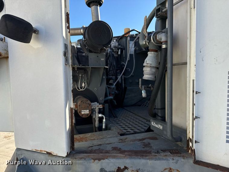 image for item DO2571 2009 Elgin Eagle street sweeper truck