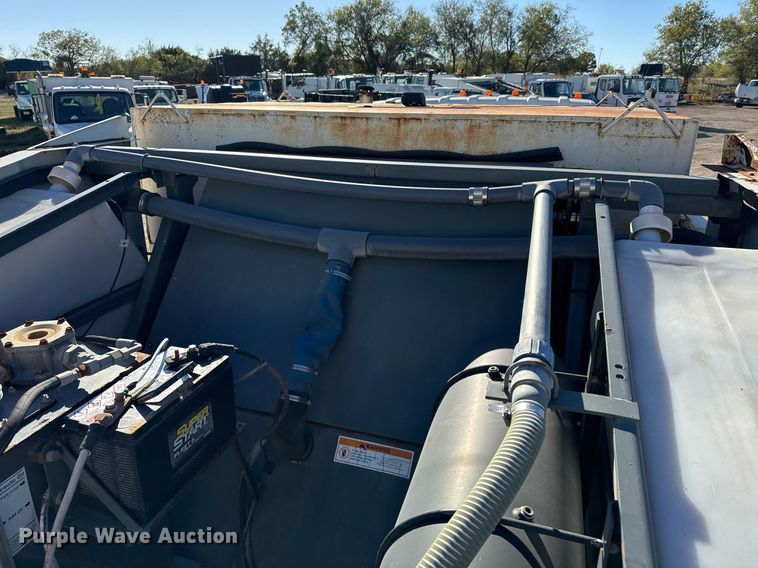 image for item DO2571 2009 Elgin Eagle street sweeper truck