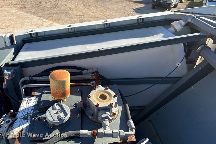 image for item DO2571 2009 Elgin Eagle street sweeper truck