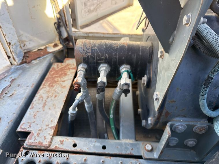 image for item DO2571 2009 Elgin Eagle street sweeper truck