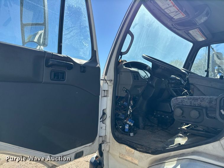 image for item DO2571 2009 Elgin Eagle street sweeper truck