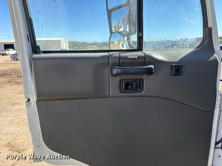 image for item DO2571 2009 Elgin Eagle street sweeper truck