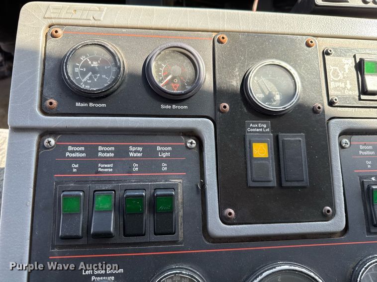 image for item DO2571 2009 Elgin Eagle street sweeper truck