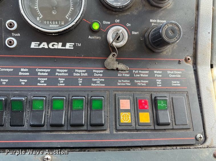 image for item DO2571 2009 Elgin Eagle street sweeper truck