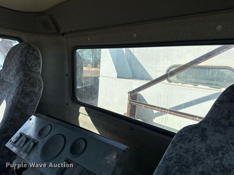 image for item DO2571 2009 Elgin Eagle street sweeper truck