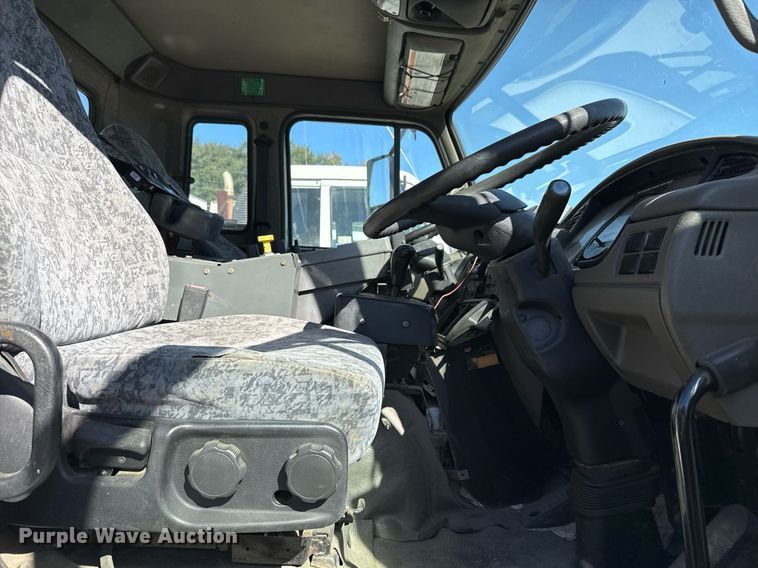 image for item DO2571 2009 Elgin Eagle street sweeper truck