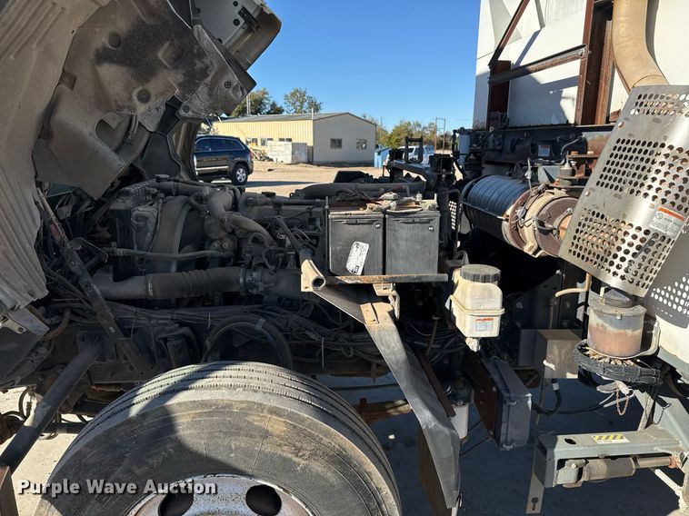 image for item DO2571 2009 Elgin Eagle street sweeper truck