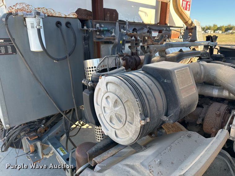 image for item DO2571 2009 Elgin Eagle street sweeper truck