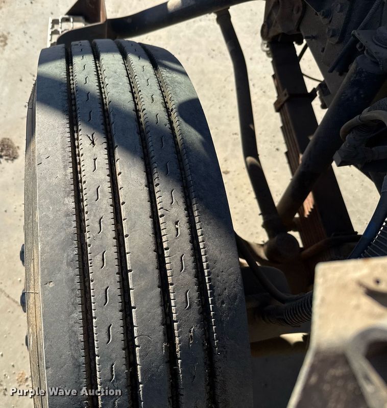 image for item DO2571 2009 Elgin Eagle street sweeper truck