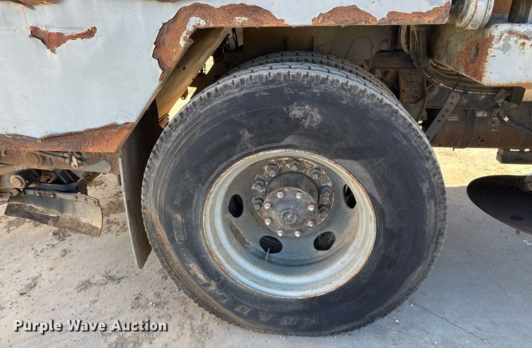 image for item DO2571 2009 Elgin Eagle street sweeper truck