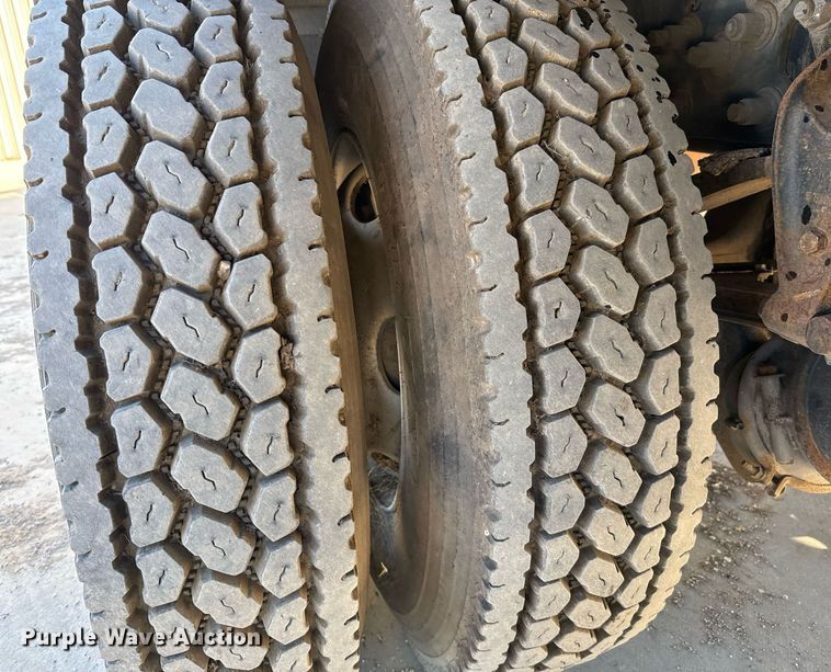 image for item DO2571 2009 Elgin Eagle street sweeper truck