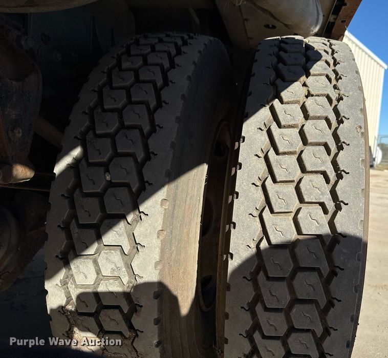 image for item DO2571 2009 Elgin Eagle street sweeper truck