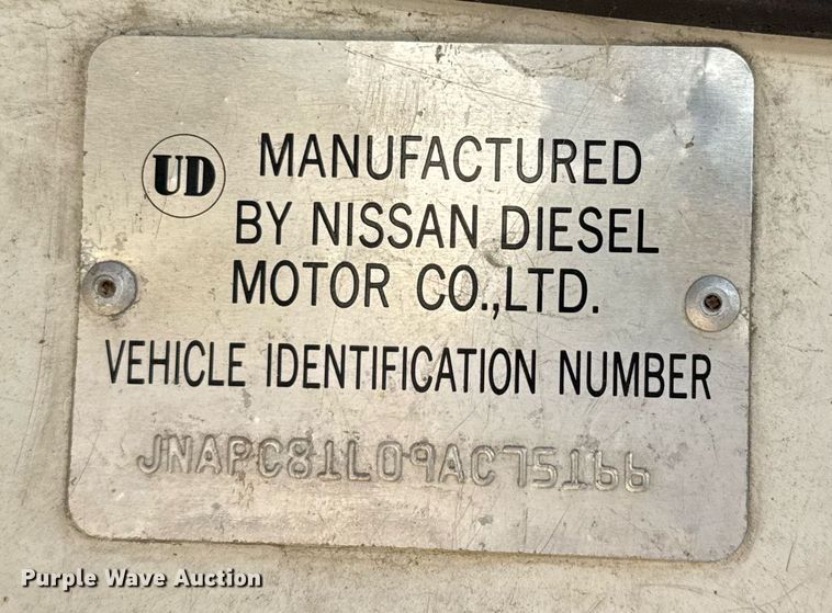 image for item DO2571 2009 Elgin Eagle street sweeper truck