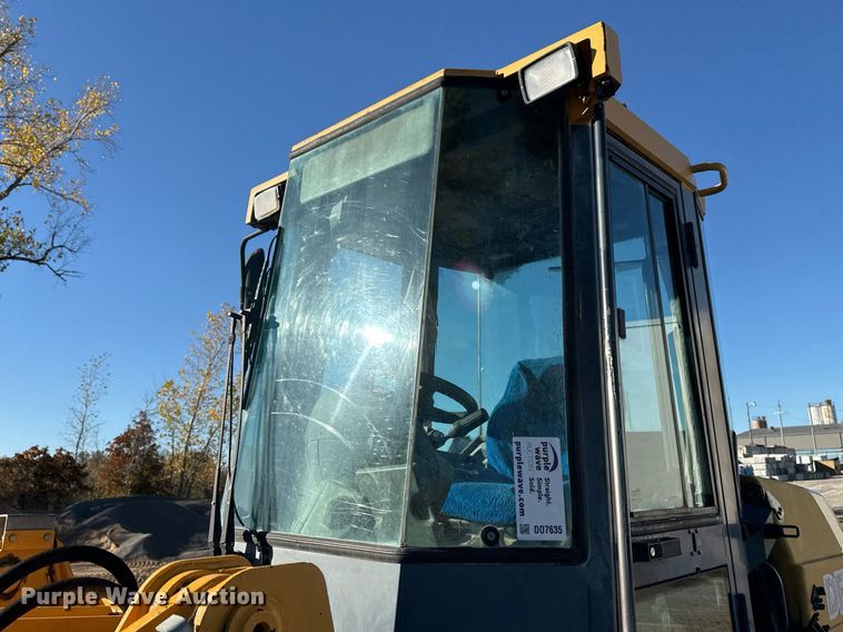 image for item DO7635 2000 John Deere 344H wheel loader