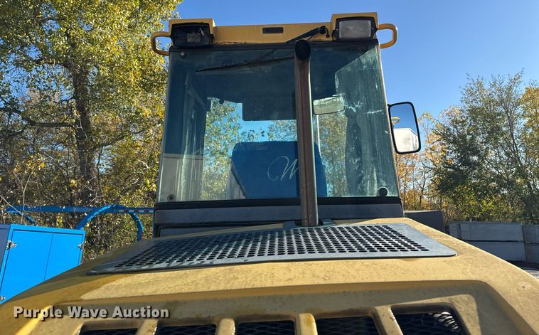 image for item DO7635 2000 John Deere 344H wheel loader