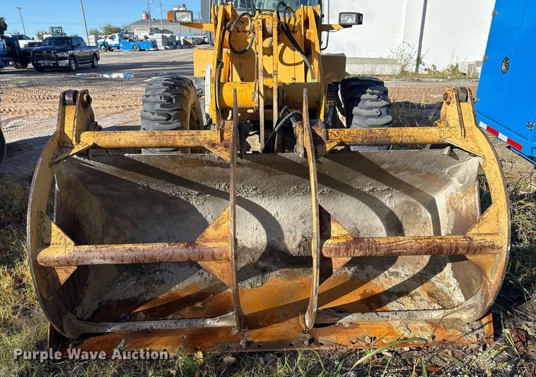 image for item DO7635 2000 John Deere 344H wheel loader