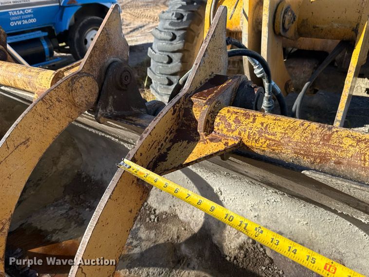 image for item DO7635 2000 John Deere 344H wheel loader