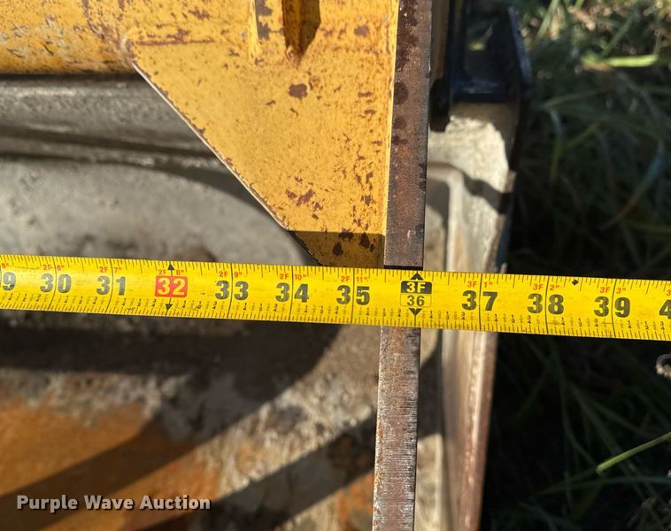 image for item DO7635 2000 John Deere 344H wheel loader