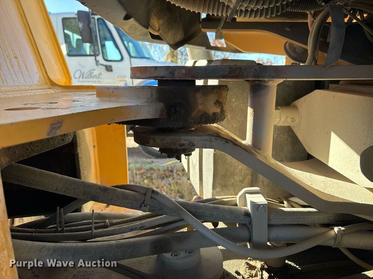 image for item DO7635 2000 John Deere 344H wheel loader