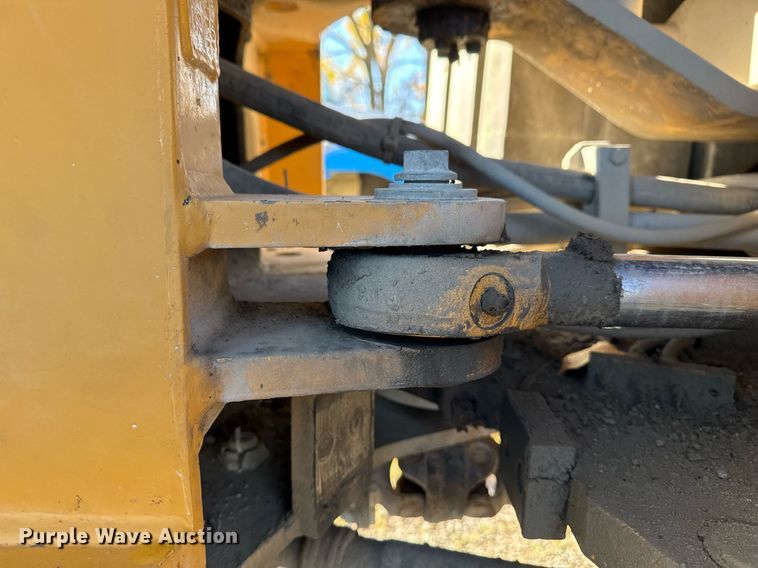 image for item DO7635 2000 John Deere 344H wheel loader