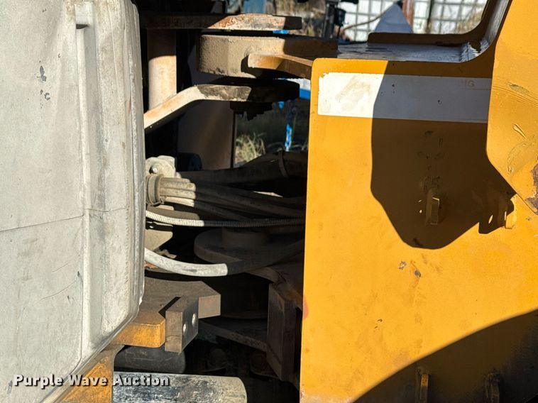 image for item DO7635 2000 John Deere 344H wheel loader