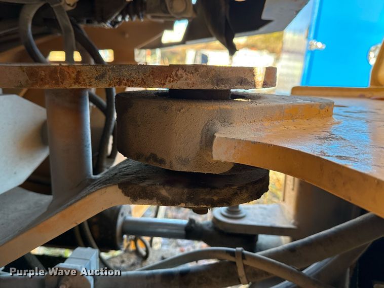 image for item DO7635 2000 John Deere 344H wheel loader