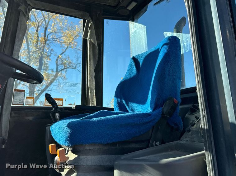 image for item DO7635 2000 John Deere 344H wheel loader