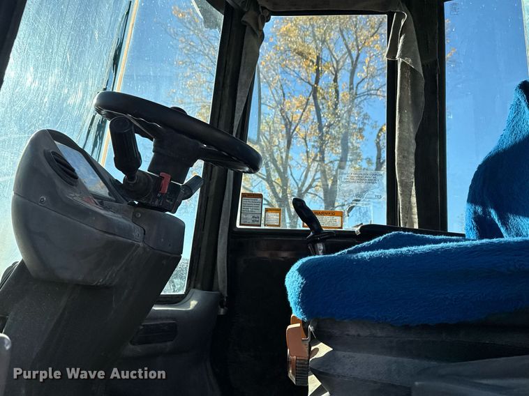 image for item DO7635 2000 John Deere 344H wheel loader