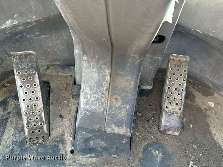 image for item DO7635 2000 John Deere 344H wheel loader