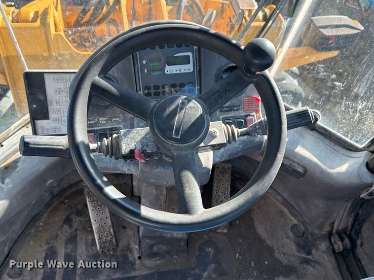 image for item DO7635 2000 John Deere 344H wheel loader