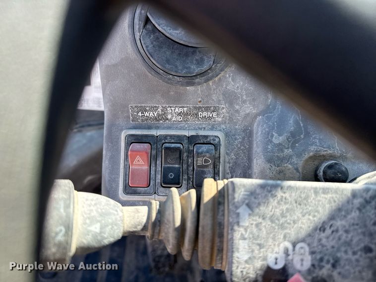 image for item DO7635 2000 John Deere 344H wheel loader