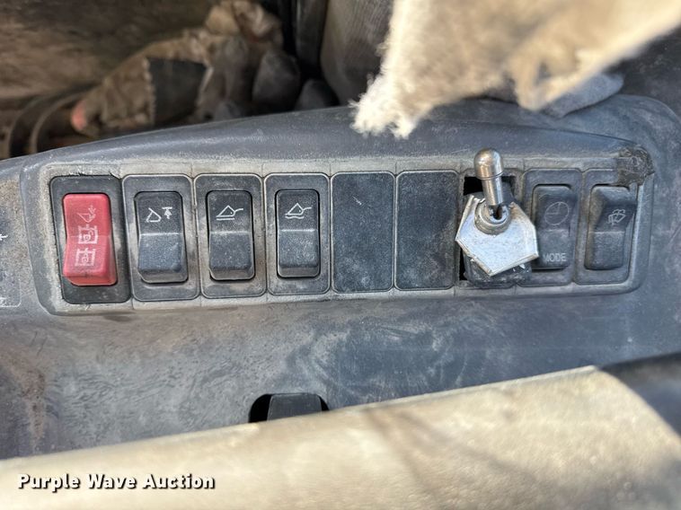 image for item DO7635 2000 John Deere 344H wheel loader