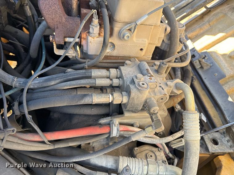 image for item DO7635 2000 John Deere 344H wheel loader