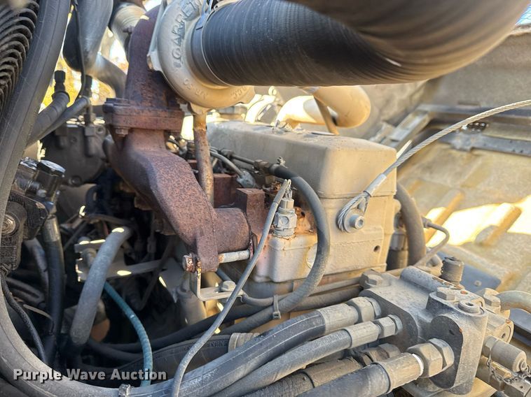 image for item DO7635 2000 John Deere 344H wheel loader