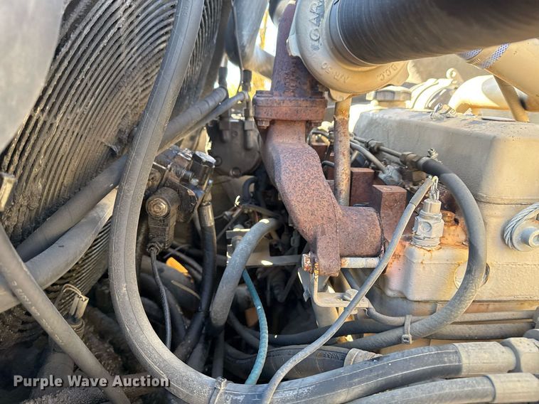 image for item DO7635 2000 John Deere 344H wheel loader