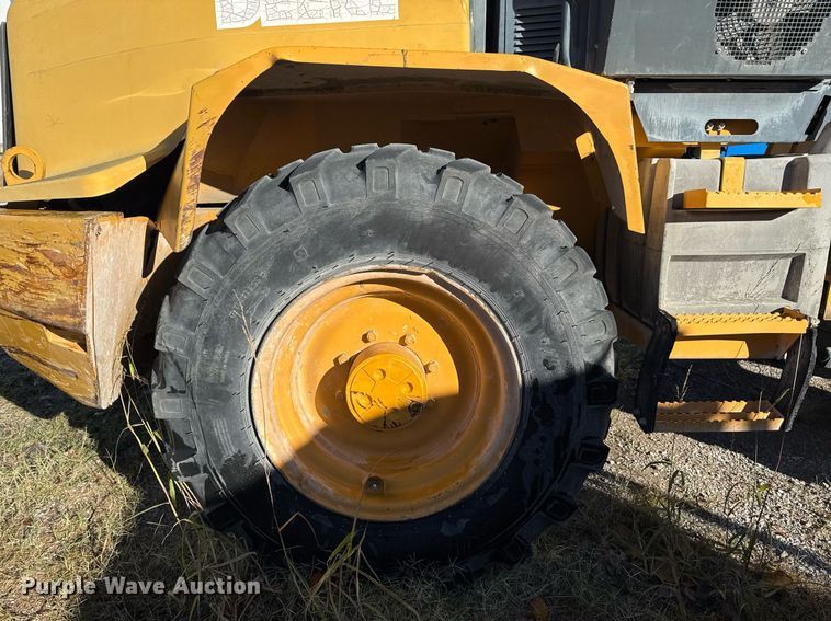 image for item DO7635 2000 John Deere 344H wheel loader