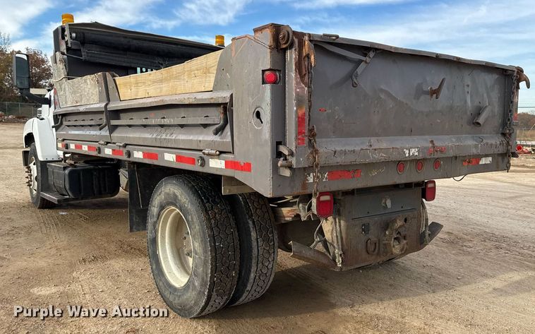 image for item DO7660 2007 Chevrolet C8500 dump truck