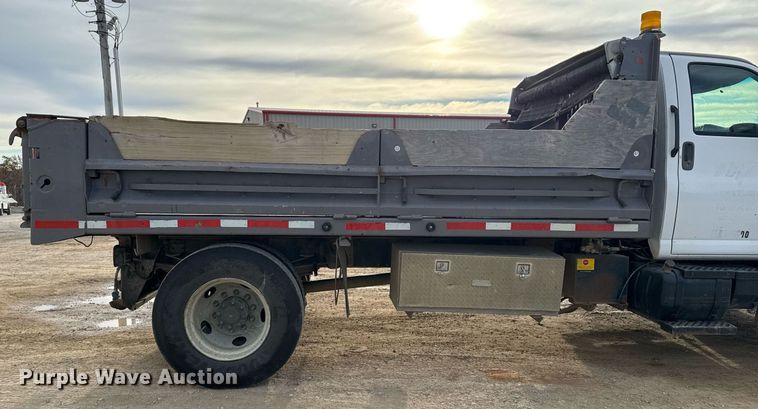 image for item DO7660 2007 Chevrolet C8500 dump truck