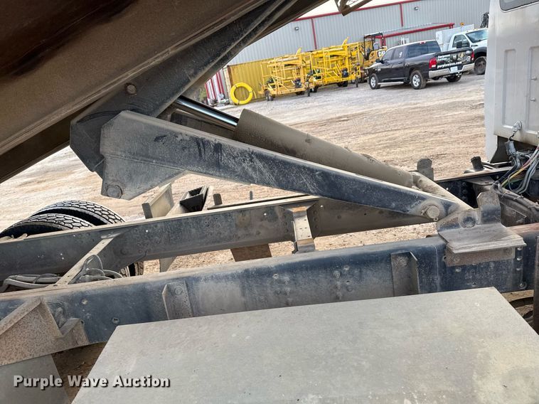 image for item DO7660 2007 Chevrolet C8500 dump truck