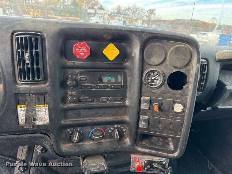 image for item DO7660 2007 Chevrolet C8500 dump truck